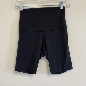Lululemon size 6 black high-rise Align bike short 8” inseam